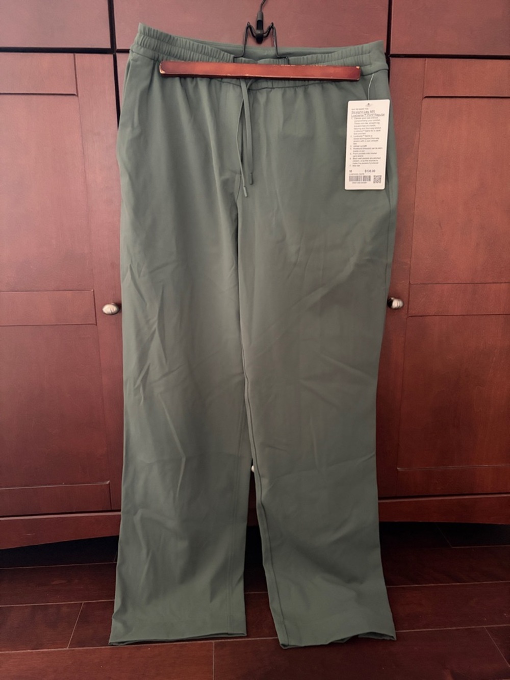 Lululemon Women’s Straight Leg MR Luxtreme Pant Regular  in Olive Green